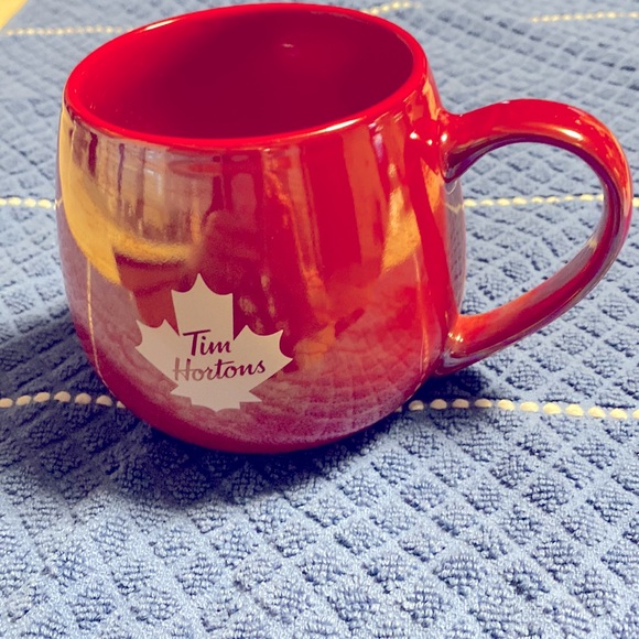 Tim Hortons Iridescent red mug 2020 - Picture 2 of 3
